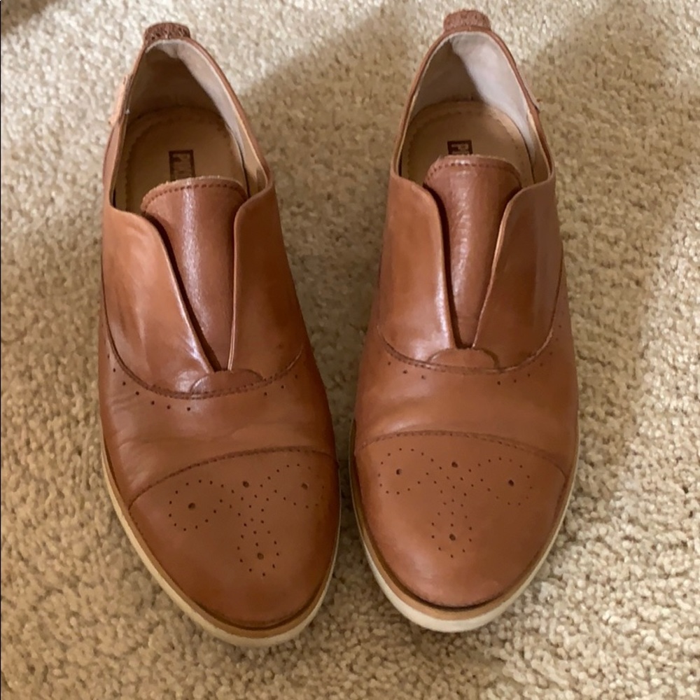 Pikolinos slip on leather shoes.